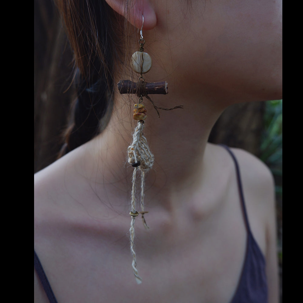 EastKarma GOOD FORTUNE NATURE EARRINGS WITH AGATE AND SILK